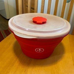 Pampered Chef large collapsible popcorn bowl